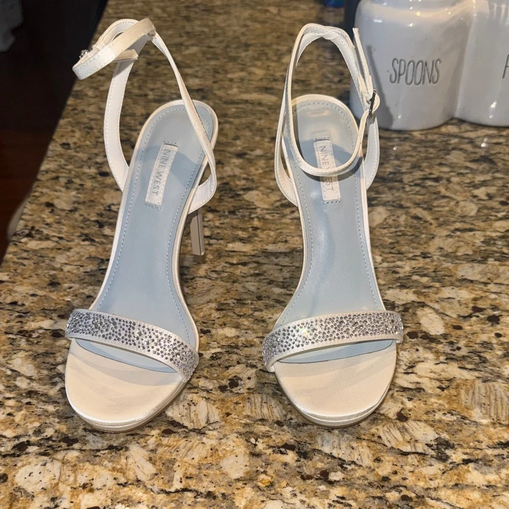 Nine West loolah satin shoes NEVER WORN NWT
